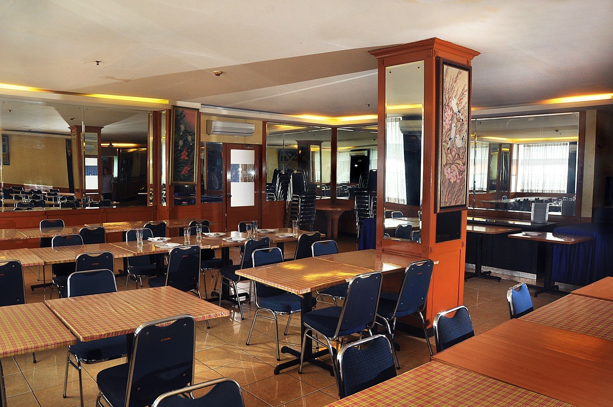 Plaza Hotel Harco Mangga Dua Jakarta Exterior photo
